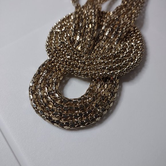 Cute Lightweight Gold Tone Knot Necklace Adjustable 15.5 To 18 Inches Long - Picture 3 of 13